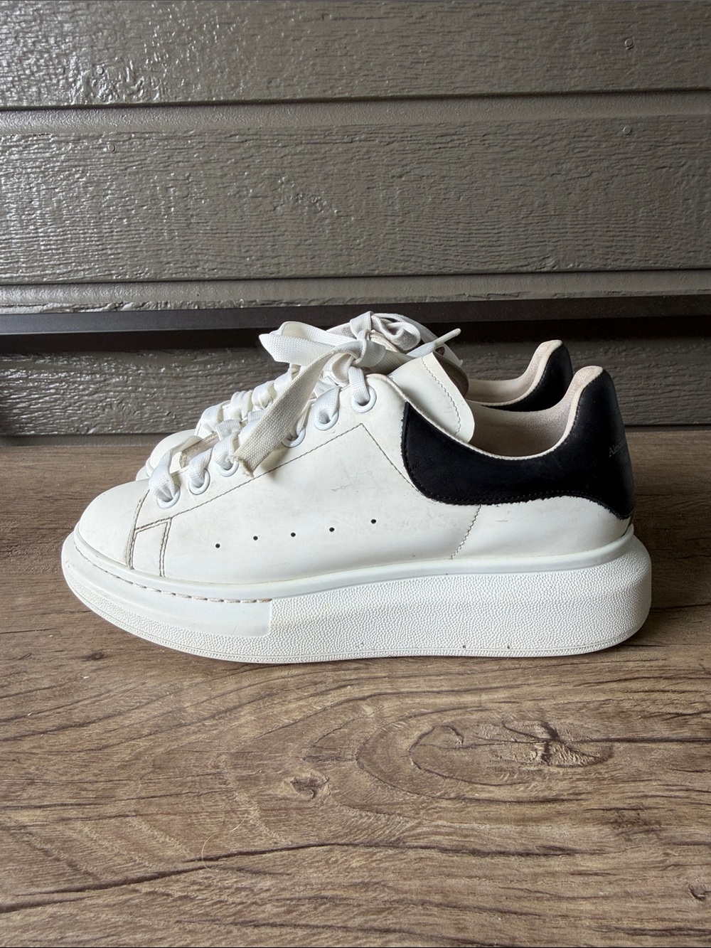 Alexander McQueen Women’s White Leather Oversized Sneakers size 39 - Picture 6 of 12